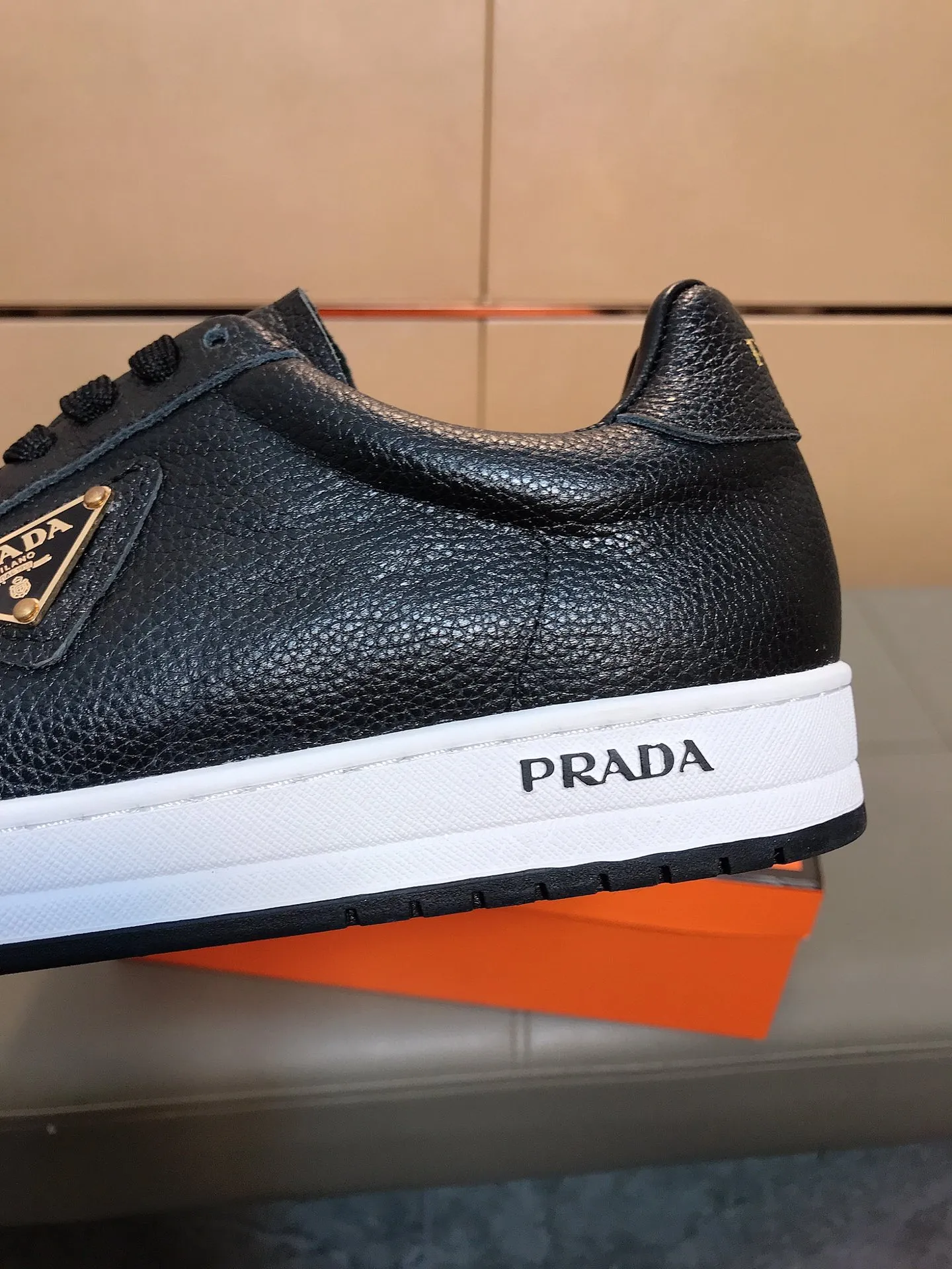 Ex-factory price 380 💎💎🆕Prada's latest casual and fashionable men's shoes👟hot style💥simple and elegant style, exclusive for trendy men. Unique latest brand elements👑, fashionable and generous, the fabric is original imported cowhide, pigskin breathable lining + feet, super comfortable and wear-resistant outsole, classic model taken in kind, size: 38-44